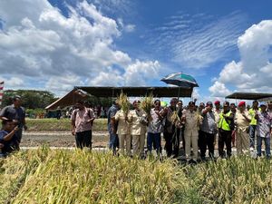 Syah Afandin-Tiorita Jadikan Desa sebagai Pusat Ketahanan Pangan di Langkat Syah Afandin-Tiorita Jadikan Desa sebagai Pusat Ketahanan Pangan di Langkat
