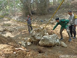 Tim Geologi Bandung Cek Lokasi Lubang Misterius di Sungai Kaliasat Blitar