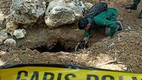 Tim Geologi Bandung Analisa Lubang Misterius di Sungai Kaliasat Blitar