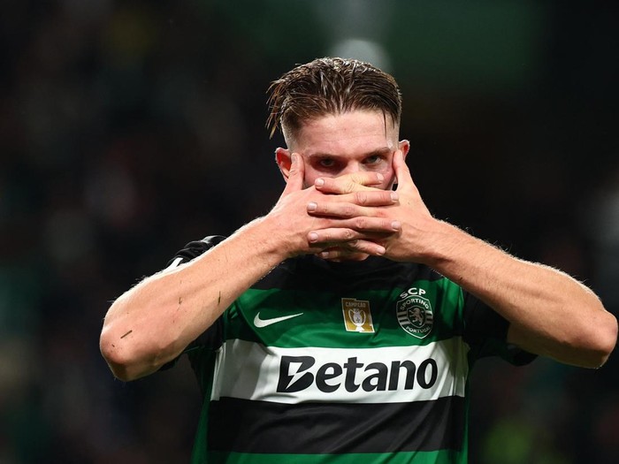 Soccer Football - Primeira Liga - Sporting CP v Estrela - Estadio Jose Alvalade, Lisbon, Portugal - November 1, 2024 Sporting CP's Viktor Gyokeres celebrates scoring their second goal REUTERS/Pedro Nunes