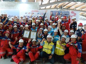 Kerjakan Proyek LRT Jakarta Fase 1B, Waskita Karya Raih 2 Rekor MURI Kerjakan Proyek LRT Jakarta Fase 1B, Waskita Karya Raih 2 Rekor MURI