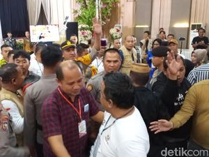Debat Pilkada Bone Bolango Nyaris Ricuh gegara Yel-yel Pendukung Paslon Debat Pilkada Bone Bolango Nyaris Ricuh gegara Yel-yel Pendukung Paslon