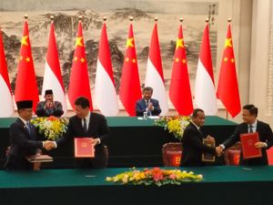 Disaksikan Prabowo dan Xi Jinping, Bahlil Teken Kerja Sama Mineral