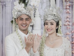 Suami Menangis Bahagia Nikahi Febby Rastanty