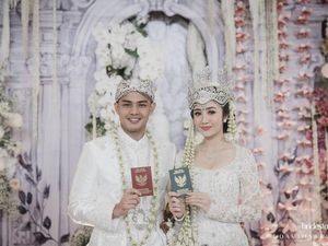 Pesona Febby Rastanty Dinikahi Drajat Djumantara, Anggun Jadi Pengantin Sunda Pesona Febby Rastanty Dinikahi Drajat Djumantara, Anggun Jadi Pengantin Sunda