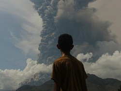 Pengungsi Erupsi Gunung Lewotobi Minta Direlokasi, Butuh Susu-Minyak Telon