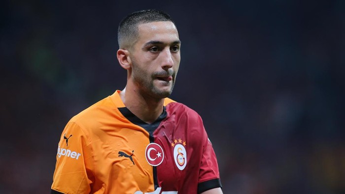 ISTANBUL, TURKEY - AUGUST 9: Hakim Ziyech of Galatasaray looks on during the Turkish Super League match between Galatasaray and Hatayspor at Rams Park on August 9, 2024 in Istanbul, Turkey. (Photo by Ahmad Mora/Getty Images)