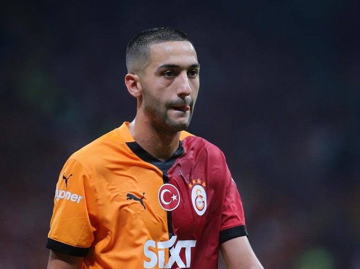 ISTANBUL, TURKEY - AUGUST 9: Hakim Ziyech of Galatasaray looks on during the Turkish Super League match between Galatasaray and Hatayspor at Rams Park on August 9, 2024 in Istanbul, Turkey. (Photo by Ahmad Mora/Getty Images)