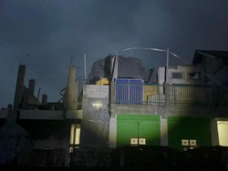 Angin Kencang Terjang 3 Desa di Mojokerto, Warung hingga Ponpes Rusak