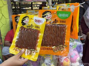 Duh, Jajanan La Tiao Masih Dijual di Surabaya Meski Sudah Dilarang BBPOM Duh, Jajanan La Tiao Masih Dijual di Surabaya Meski Sudah Dilarang BBPOM