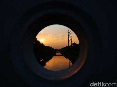 Jeda Sejenak di Kanal Kota, Bekate