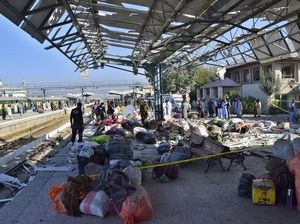 Ledakan Mengerikan di Stasiun KA Pakistan, 24 Orang Tewas-40 Terluka Ledakan Mengerikan di Stasiun KA Pakistan, 24 Orang Tewas-40 Terluka