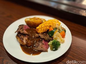 Empuk Juicy! Sajian Beefsteak OP Ribs Buffet Dinner di Padma Hotel Bandung