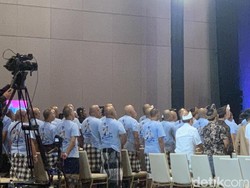 Debat Pilgub Bali 2024, Pendukung Mulia-PAS Kompak Berkepala Plontos