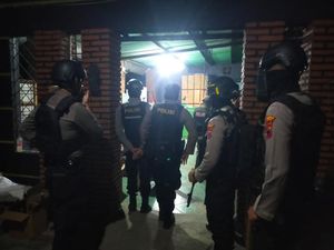 Operasi Penertiban Usaha Kafe Karaoke di Kudus, Polisi Sita Miras-Alat Karaoke Operasi Penertiban Usaha Kafe Karaoke di Kudus, Polisi Sita Miras-Alat Karaoke