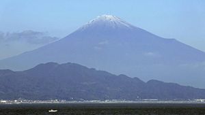 Gunung Fuji yang Kini Bersalju Lagi