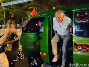 Momen Presiden Timor Leste Naik Angkot lalu Makan Jagung Bakar di Kupang Momen Presiden Timor Leste Naik Angkot lalu Makan Jagung Bakar di Kupang
