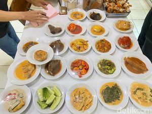 RM Padang Tertua di Jakarta Ini Punya Menu Peranakan Minang China RM Padang Tertua di Jakarta Ini Punya Menu Peranakan Minang China