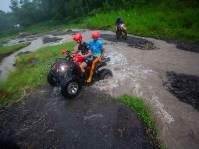 Serunya Basah-basahan Main ATV di Lereng Gunung Merapi