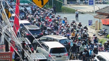 Truk Terbang Bikin Geger Puncak Bogor, Lalu Lintas Sempat Lumpuh