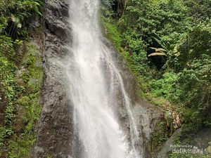 Hidden Gem Karawang, Curug Cigentis yang Tenang Hidden Gem Karawang, Curug Cigentis yang Tenang