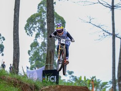 Ratusan Rider Bersaing Sengit di Putaran Terakhir Indonesia Downhill 2024