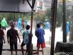 Air Selokan Sempat Meluap ke Jalanan di Tamansari Bogor Usai Hujan Deras