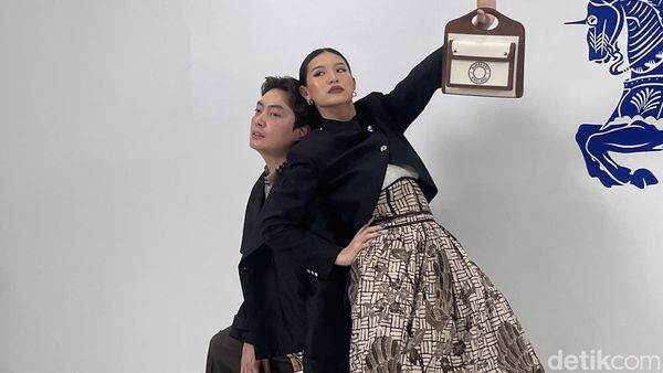 Adu Gaya Mewah 8 Seleb Indonesia Pakai Outfit Burberry, BCL Hingga Angga Yunanda