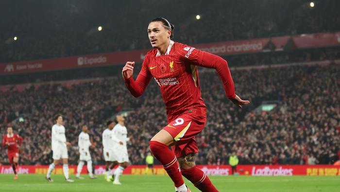 LIVERPOOL, ENGLAND - NOVEMBER 09: Darwin Nunez of Liverpool celebrates scoring his teams first goal during the Premier League match between Liverpool FC and Aston Villa FC at Anfield on November 09, 2024 in Liverpool, England. (Photo by Carl Recine/Getty Images)