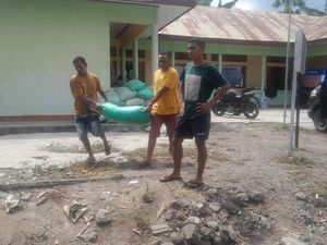 Pemda Flores Timur Bantu Pakan Hewan Warga Terdampak Erupsi Lewotobi