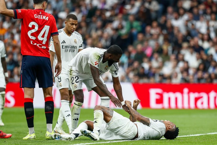 Eder Militao MADRID, SPAIN - NOVEMBER 09: Eder Militao of Real Madrid injured during the Spanish League, LaLiga EA Sports, football match played between Real Madrid and CA Osasuna at Santiago Bernabeu stadium on November 9, 2024, in Madrid, Spain. (Photo By Irina R. Hipolito/Europa Press via Getty Images)
