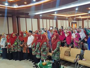 Diskusi dengan Aisyiyah Jatim, Emil Komitmen Perjuangkan Hak Perempuan Diskusi dengan Aisyiyah Jatim, Emil Komitmen Perjuangkan Hak Perempuan