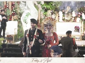 Momen Prosesi Pedang Pora Febby Rastanty dengan Iptu Sudrajad Djumantara Momen Prosesi Pedang Pora Febby Rastanty dengan Iptu Sudrajad Djumantara