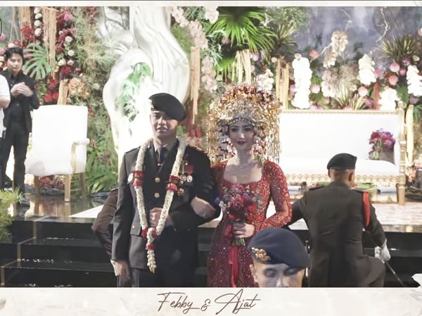 Momen Prosesi Pedang Pora Febby Rastanty dengan Iptu Sudrajad Djumantara