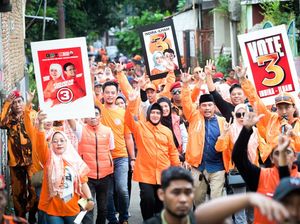 Blusukan di Antang dan Bitowa Makassar, Indira Disambut Jingle 3 Kali Menang Blusukan di Antang dan Bitowa Makassar, Indira Disambut Jingle 3 Kali Menang