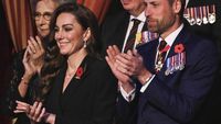 Foto: Momen Langka Kate Middleton Muncul Lagi di Publik, Bergaya Serba Hitam