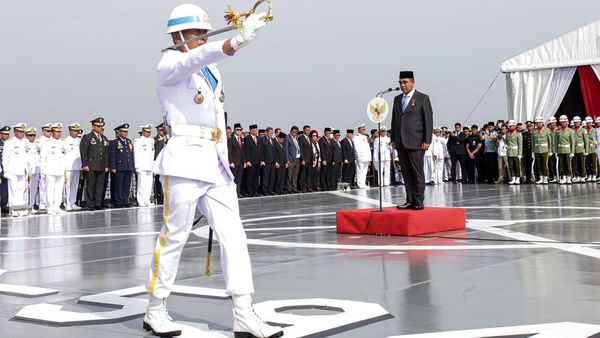 Ketua MPR Peringati Hari Pahlawan di KRI Semarang