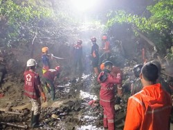 Video: Rumah Tertimpa Longsor di Kebumen, Dua Orang Tertimbun
