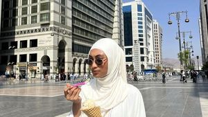Novia Bachmid Jajan Es Krim di Bali hingga Madinah