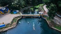 Serunya Bermain Air di Danau Biru Cibanten