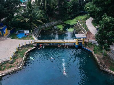 Serunya Bermain Air di Danau Biru Cibanten