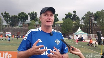 Coach Timo Soroti Kesinambungan Kompetisi Kelompok Usia Sepakbola Putri