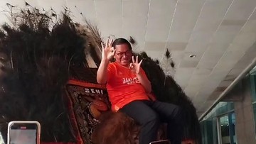 Pramono Anung Beraksi! Reog Ponorogo Jadi Saksi Pose Tiga Jari