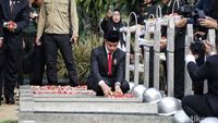Wapres Gibran Tabur Bunga di Makam Pahlawan