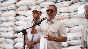 Zulhas Sebut Banyak Petani Menua-Lahan Sawah Berkurang 100 Ha Per Tahun