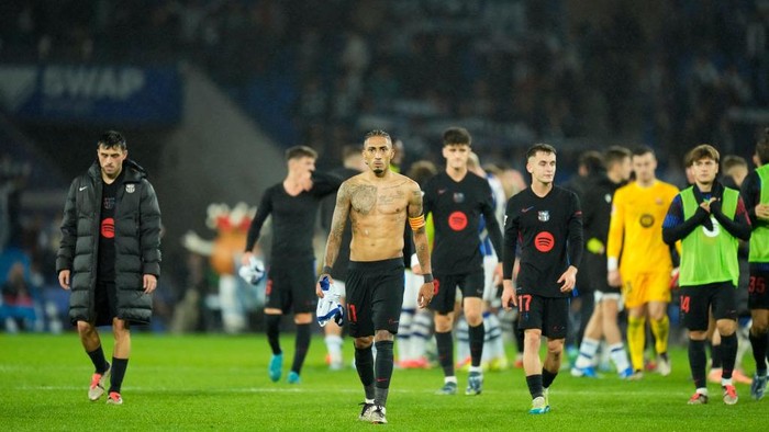 Barcelonas players after lossing the LaLiga match between Real Sociedad and FC Barcelona at Reale Arena on November 10, 2024 in San Sebastian, Spain. (Photo by Jose Breton/Pics Action/NurPhoto via Getty Images)