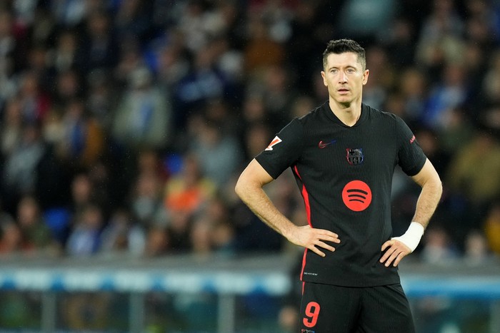Robert Lewandowski centre-forward of Barcelona and Poland during the LaLiga match between Real Sociedad and FC Barcelona at Reale Arena on November 10, 2024 in San Sebastian, Spain. (Photo by Jose Breton/Pics Action/NurPhoto via Getty Images)