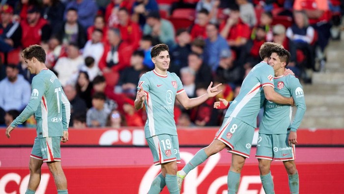MALLORCA, SPAIN - NOVEMBER 10: Julian Alvarez of Atletico de Madrid celebrates after scoring his team first goal during the LaLiga match between RCD Mallorca and Atletico de Madrid at Estadi de Son Moix on November 10, 2024 in Mallorca, Spain. (Photo by Cristian Trujillo/Quality Sport Images/Getty Images)