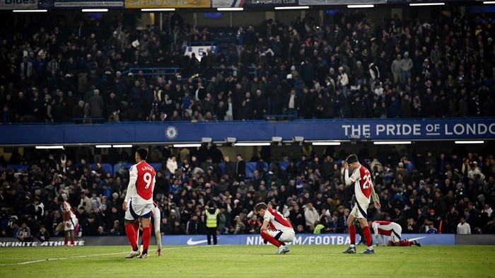 Soccer Football - Premier League - Chelsea v Arsenal - Stamford Bridge, London, Britain - November 10, 2024 Arsenals Martin Odegaard, Gabriel Jesus and Kai Havertz look dejected after a missed chance REUTERS/Dylan Martinez EDITORIAL USE ONLY. NO USE WITH UNAUTHORIZED AUDIO, VIDEO, DATA, FIXTURE LISTS, CLUB/LEAGUE LOGOS OR LIVE SERVICES. ONLINE IN-MATCH USE LIMITED TO 120 IMAGES, NO VIDEO EMULATION. NO USE IN BETTING, GAMES OR SINGLE CLUB/LEAGUE/PLAYER PUBLICATIONS. PLEASE CONTACT YOUR ACCOUNT REPRESENTATIVE FOR FURTHER DETAILS..