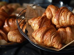 Sourdough Makin Naik Kelas, Kini Hadir dalam Bentuk Croissant Flaky